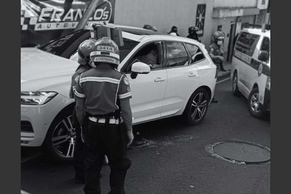 El crimen fue cometido el viernes 23 de diciembre en horas de la tarde en la zona 10. (Foto: Bomberos Municipales)