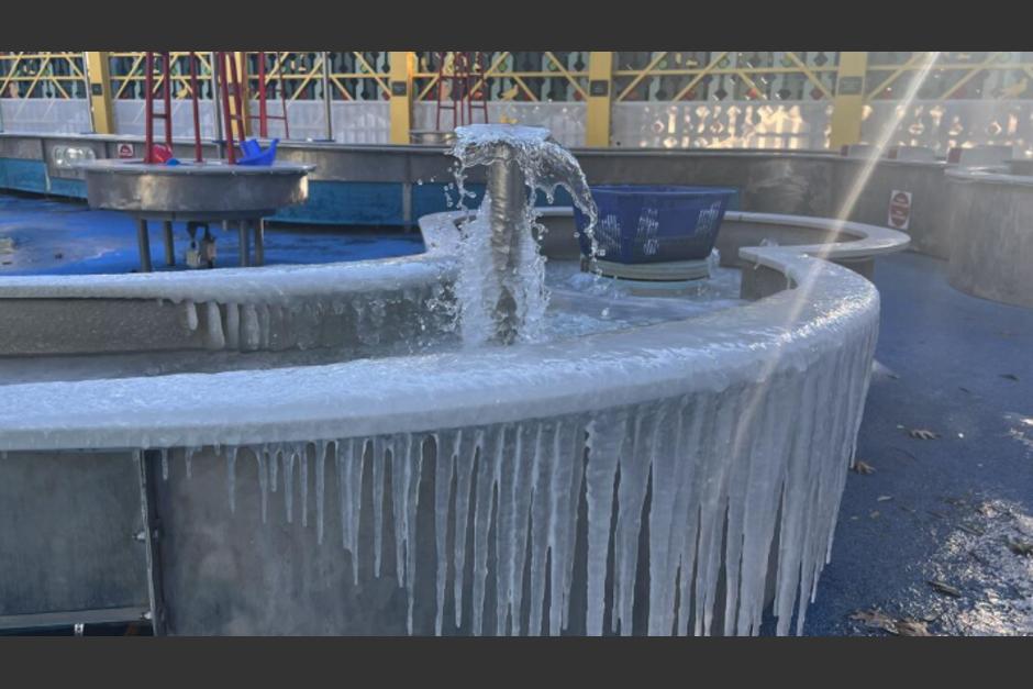 Ciudadanos de Estados Unidos compartieron videos de c&oacute;mo el agua se congel&oacute; en sus residencias. (Foto: Univision)