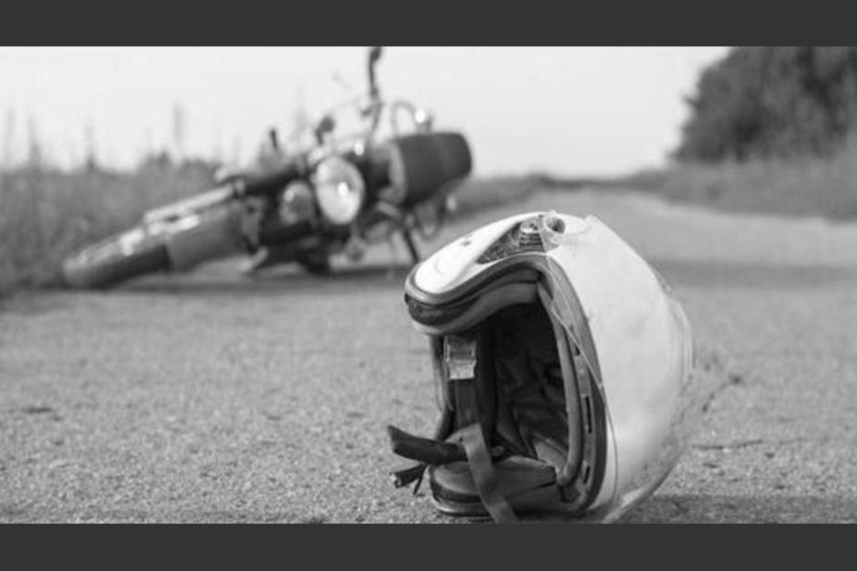 Vehículo sin frenos atropella a una pareja que iba en motocicleta