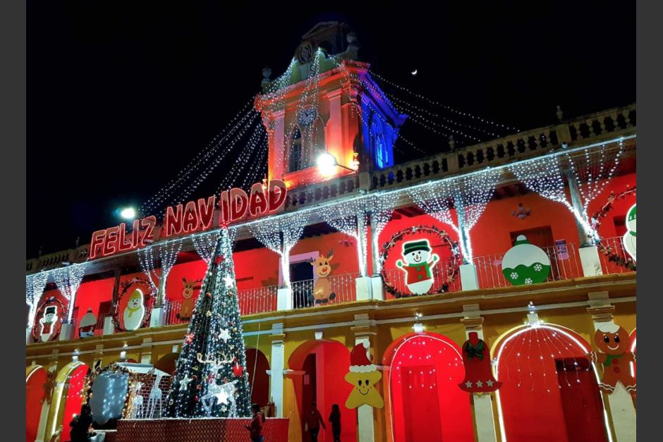 Un llamativo alumbrado navide&ntilde;o llama la atenci&oacute;n de pobladores en Chiantla, Huehuetenango. (Foto: La Voz de Xela)