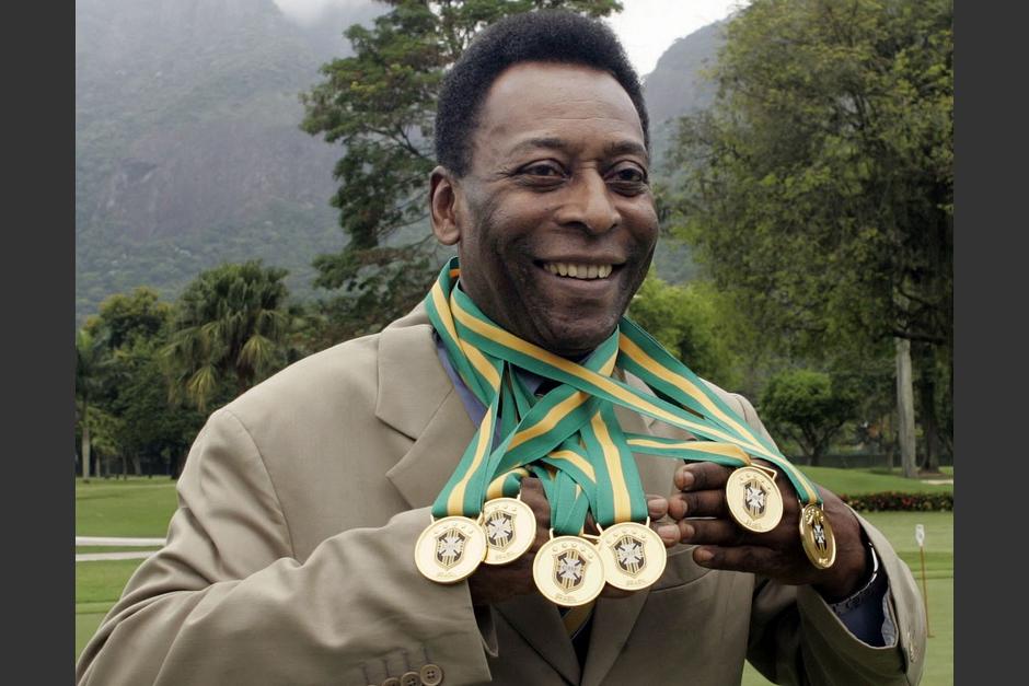 Edson Arantes do Nacimento, m&aacute;s conocido como Pel&eacute;, se consagr&oacute; como "El Rey" del f&uacute;tbol en el mundo. (Foto: AFP)