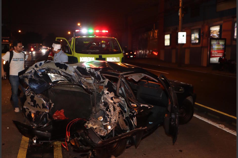 Un accidente de tránsito múltiple se produjo en la calzada Raúl Aguilar Batres durante la madrugada de este viernes. (Foto: Bomberos Municipales)