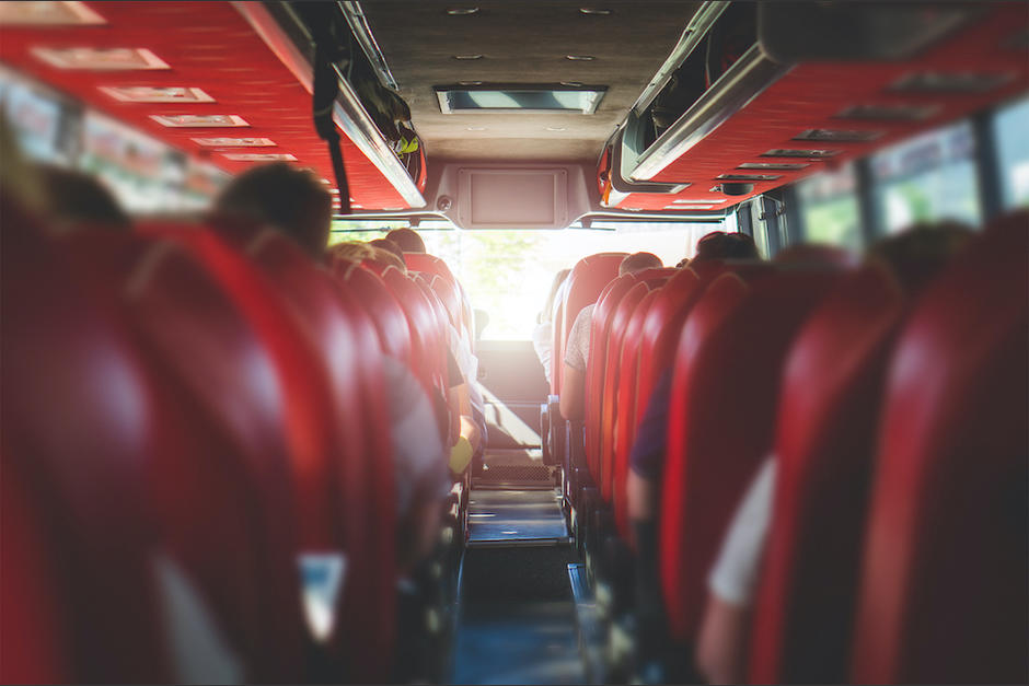 El piloto de un bus extraurbano fue captado conduciendo contra la v&iacute;a en la ruta Interamericana. (Foto Ilustrativa: Shutterstock)