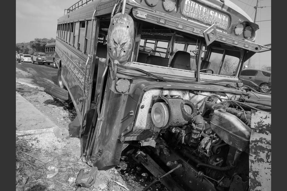 Tres personas fallecieron en un aparatoso accidente que se registr&oacute; en Escuintla. (Foto: Bomberos Voluntarios)