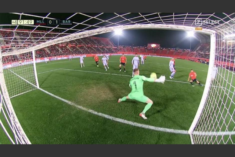 El portero alem&aacute;n salv&oacute; del empate a su equipo en los &uacute;ltimos minutos de juego. (Captura Video)