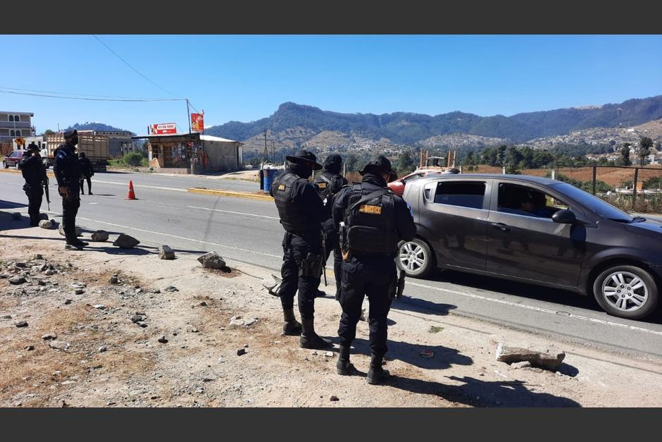 Agentes de la PNC se pronunciaron de manera extraoficial sobre la disputa entre pobladores de Nahual&aacute; y Santa Catarina Ixtahuac&aacute;n. (Foto: PNC)