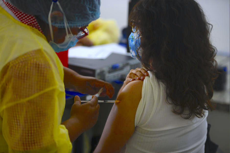 Las vacunas refuerzo ya pueden ser adquiridas por la poblaci&oacute;n en general. (Foto: Wilder L&oacute;pez/Soy502)