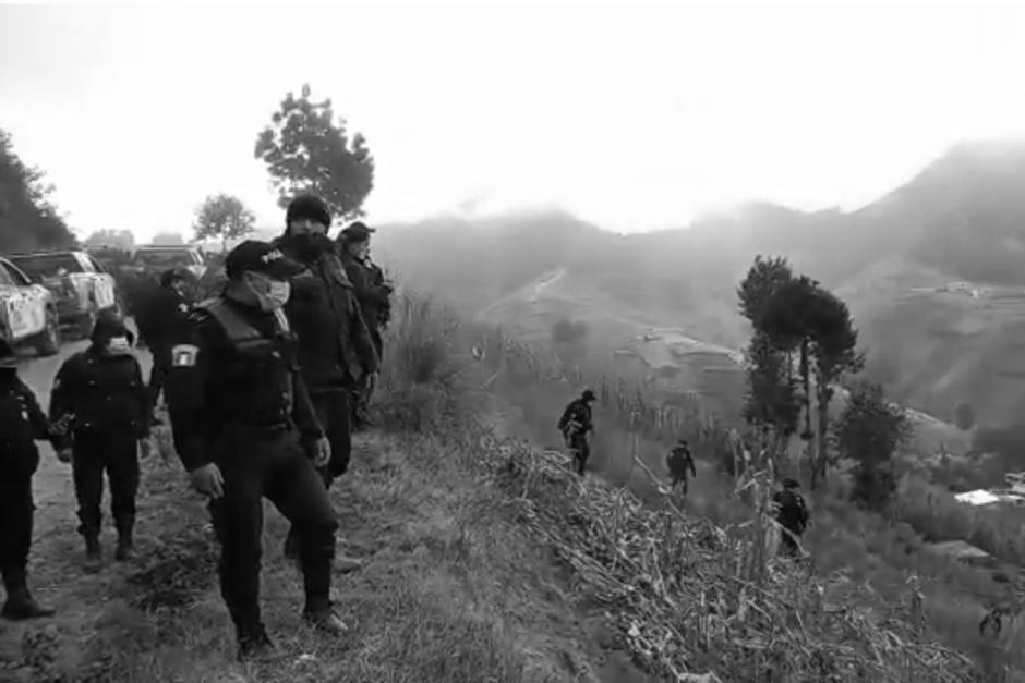 Varios oficiales de la PNC y Fiscales del Ministerio P&uacute;blico resultaron heridos. (Foto: Stereo100)