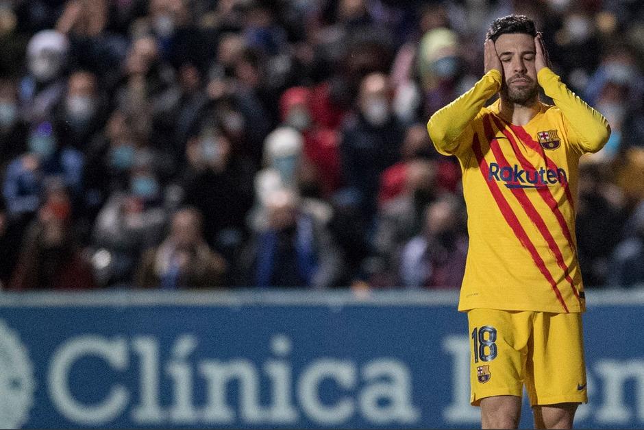 El Barcelona no pudo contra el Granada, dej&oacute; ir el triunfo y permiti&oacute; un empate. Con este resultado sigue fuera de la zona de clasificaci&oacute;n de la Champions League. (Foto: AFP)