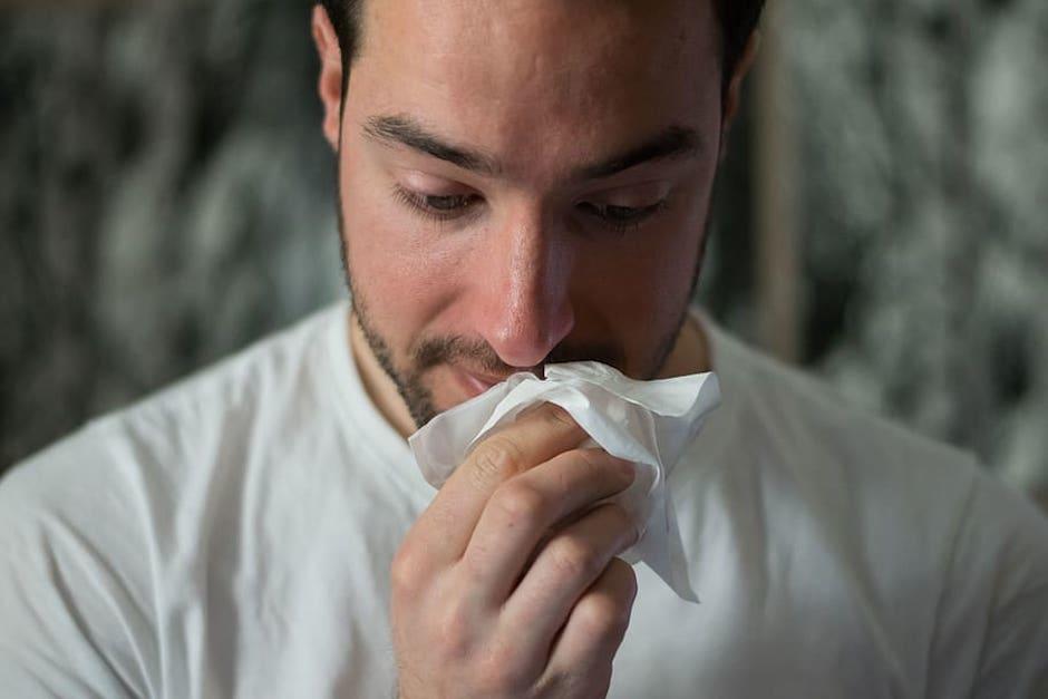 Los síntomas del contagio por la variante Ómicron podrían confundirse con los de la gripe común o la resaca. (Foto: Pieqsels)