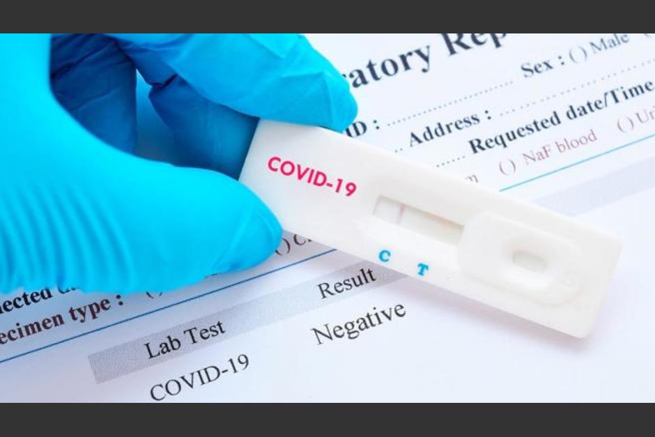 Las pruebas de detecci&oacute;n r&aacute;pida pueden fallar para verificar si una persona tiene la variante &Oacute;micron del Covid-19. (Foto: Twitter)