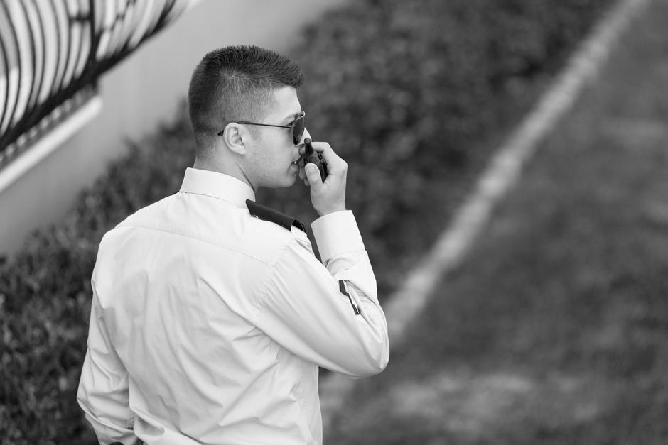 Un adolescente de 16 a&ntilde;os fue contratado como guardia de seguridad. Portaba un arma de fuego y muri&oacute; accidentalmente. (Foto ilustrativa: Shutterstock)