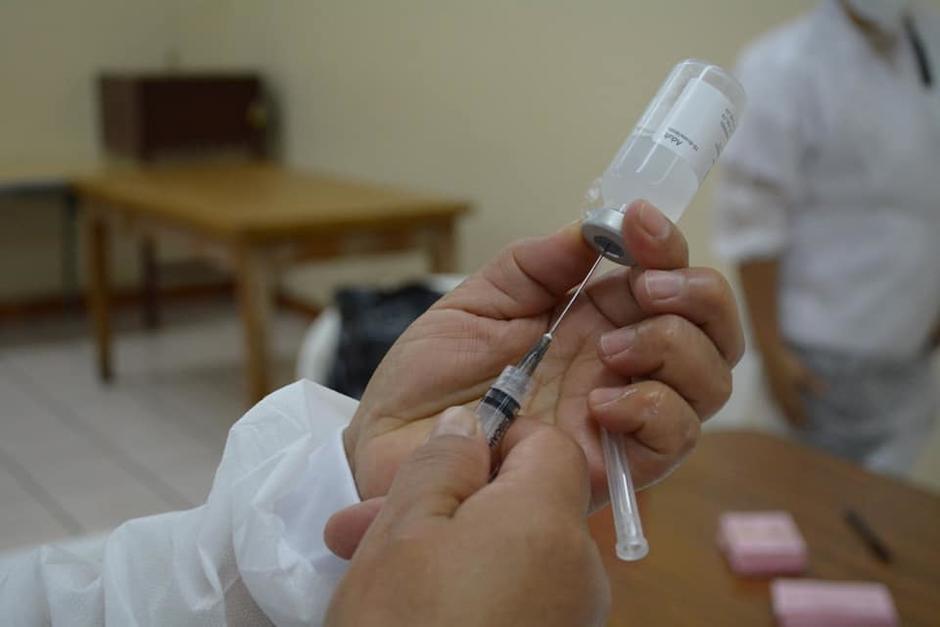 El ministro de Salud confirmó que las vacunas vencidas podrían ser aplicadas a la población según el criterio de las farmacéuticas. (Foto: Archivo/Soy502)
