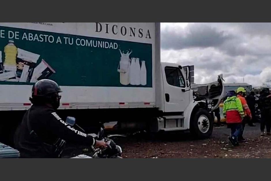 Un camión con más de 30 migrantes se accidentó en una carretera mexicana. (Foto: morelos.lodehoy.com.mx)