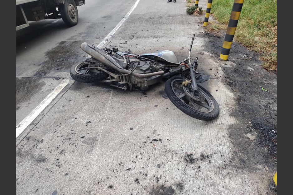 Una motocicleta se incendi&oacute; en el kil&oacute;metro 27.6 de la ruta Interamericana, seg&uacute;n confirmaron Bomberos Voluntarios. (Foto: Bomberos Voluntarios)