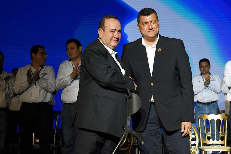 El presidente Alejandro Giammattei junto al vicepresidente Guillermo Castillo al anunciar su candidatura en 2019. (Foto: Archivo/Soy502)
