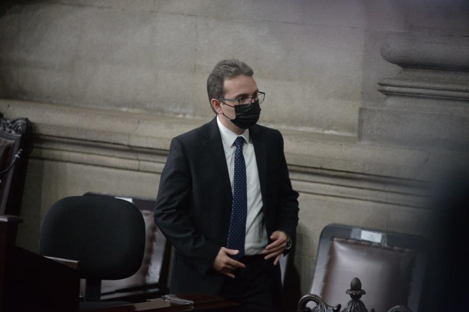 A los pocos días que la Interpol activara una alerta en contra de su esposa e hijo, el diputado Jorge García Silva reapareció en el Congreso. (Foto: Wilder López/Soy502)
