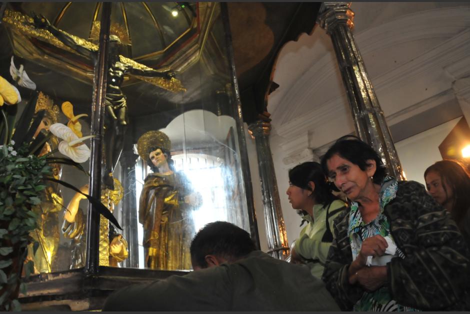 Los feligreses católicos llegan a la Basílica de Esquipulas. (Foto: Nuestro Diario)