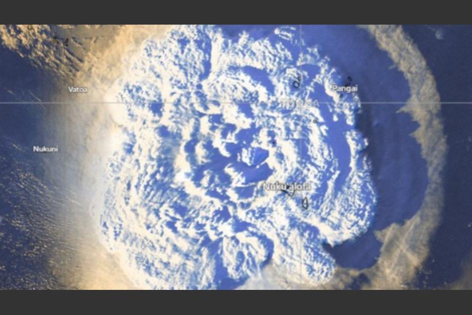 Imagen satelital del momento de la erupción. (Foto: Servicio Meteorológico de Tonga)