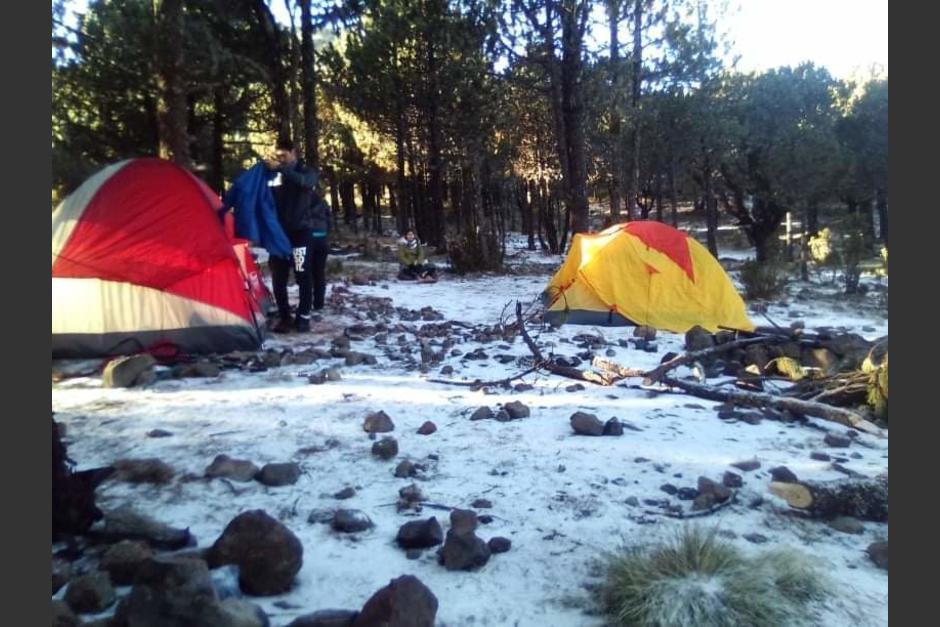 La cima del volc&aacute;n se cubri&oacute; de hielo. (Foto: Twitter)