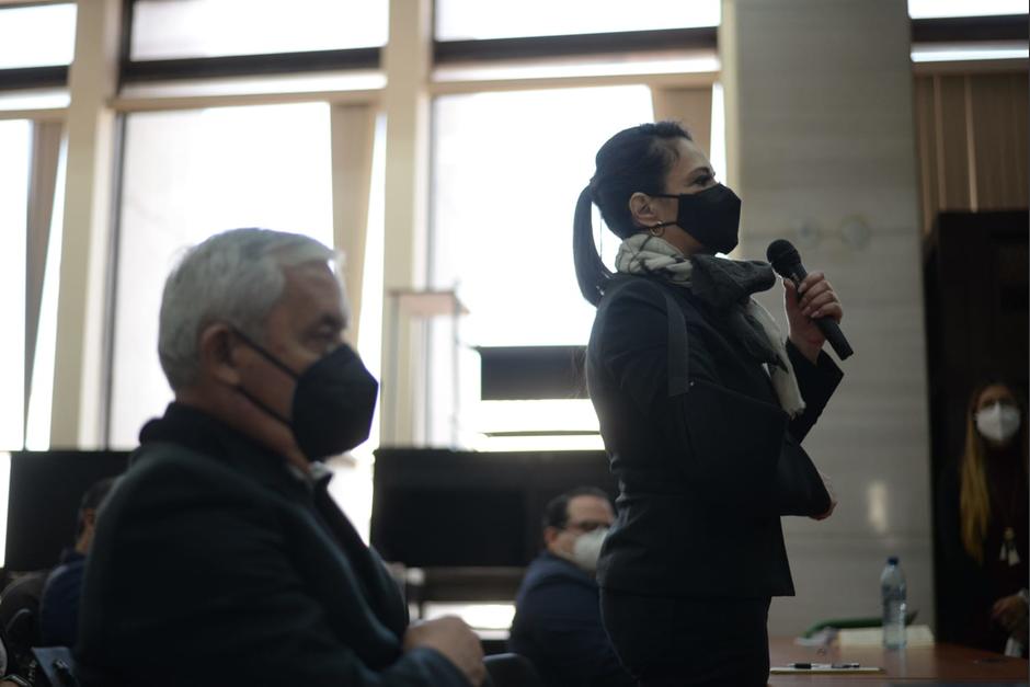 Roxana Baldetti y Otto Pérez se presentaron a la audiencia con cabestrillo. (Foto: Wilder López/Soy502)&nbsp;