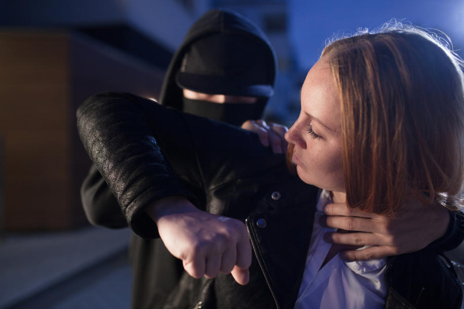 Una mujer persiguió al ladrón luego de que este le arrebatara su celular. (Foto:&nbsp;Shutterstock)
