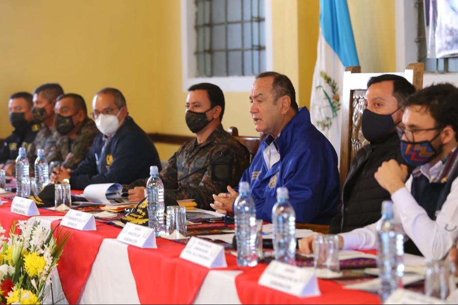 El presidente Alejandro Giammattei particip&oacute; en la mesa de di&aacute;logo con autoridades de Nahual&aacute; y Santa Catarina Ixtahuac&aacute;n, Solol&aacute;. (Foto: Presidencia)