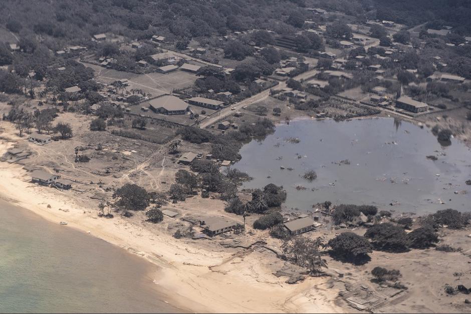 La isla ha empezado a tener comunicación limitada y empiezan a surgir las imágenes de la devastación. (Foto: AFP)