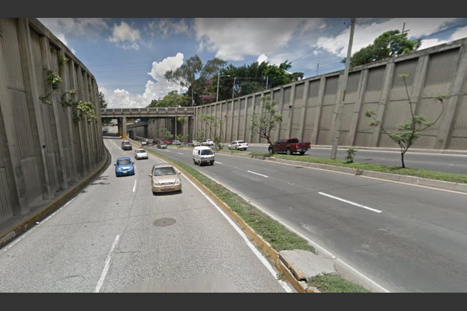 El impacto provoc&oacute; que el cami&oacute;n derribara un poste de energ&iacute;a el&eacute;ctrica. (Foto: Google Maps)&nbsp;