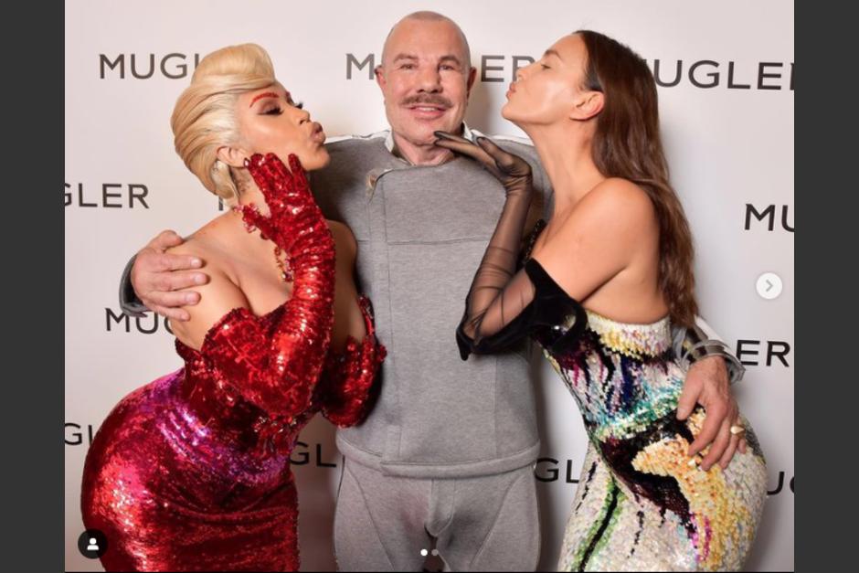 Mugler con Lady Gaga (de rojo), a quien vistió en muchas ocasiones. (Foto: Instagram Thierry Mugler)