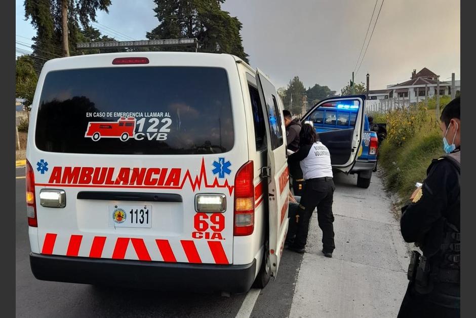 Los bomberos Voluntarios se dirig&iacute;an a atender una emergencia, pero fueron intimidados por pilotos de Tuc Tuc en San Antonio, Suchitep&eacute;quez. (Foto: CBV)