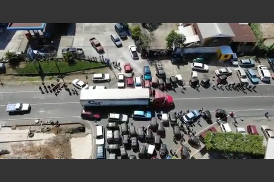 Las autoridades de Gobernaci&oacute;n liberaron los tramos carreteros que se manten&iacute;an bloqueados. (Foto: PNC)&nbsp;