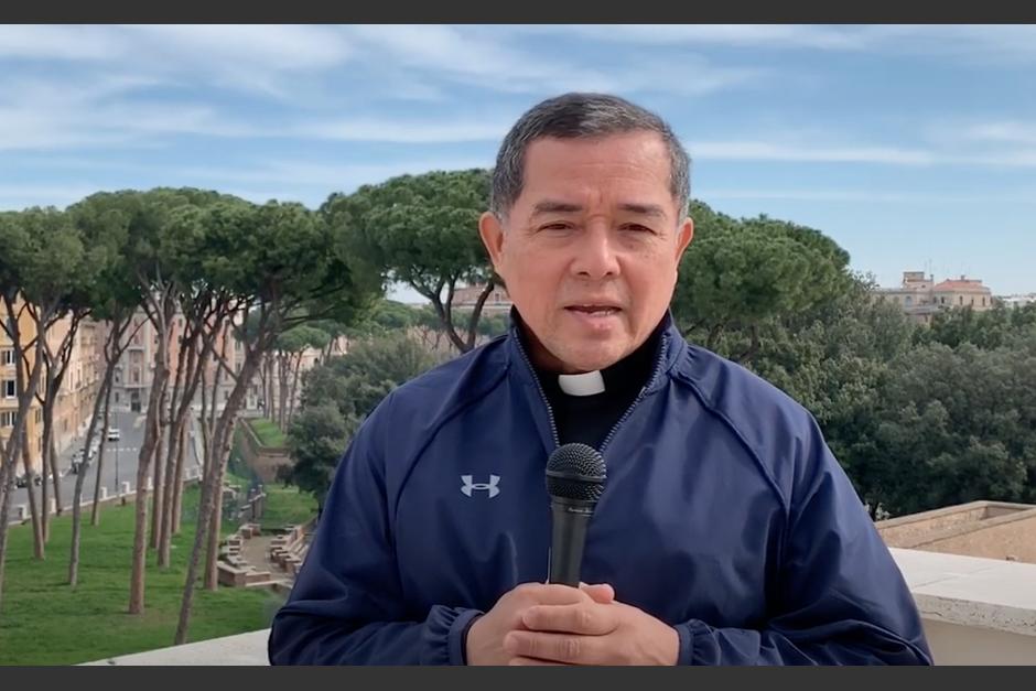 El padre jesuita de origen salvadoreño, Manuel Cubías, será quien sustituya al padre Orlando en La Merced. (Foto: captura de video)