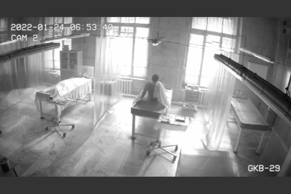 El hombre despierta estando en la morgue. (Foto: captura de pantalla)