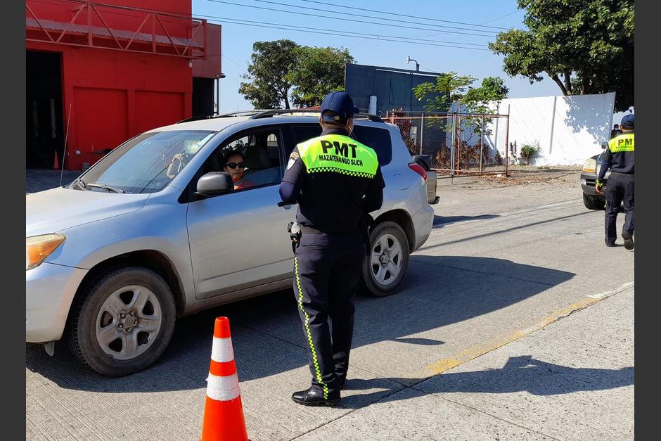 Elementos de la Policía Municipal de Mazatenango son acusados de abuso de autoridad. (Foto: Redes Sociales)