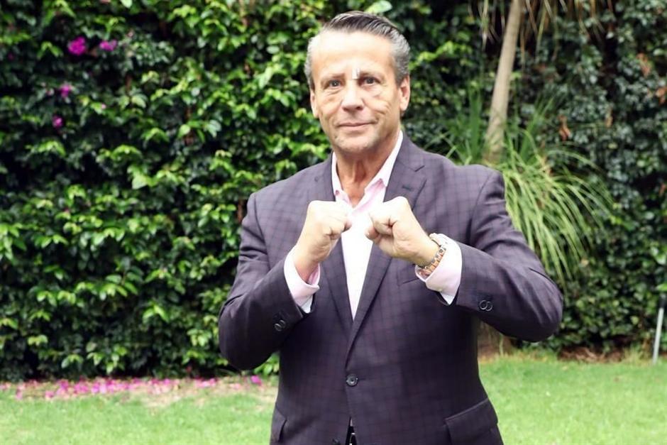 Crean una pi&ntilde;ata en honor a Alfredo Adame tras la pelea que tuvo en la v&iacute;a p&uacute;blica. (Foto: Reforma)