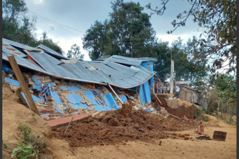 El colapso de la Iglesia en Chichicastenango únicamente dejó daños materiales. (Foto: Estereo Alegre)&nbsp;