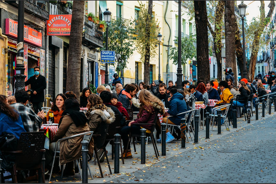 Espa&ntilde;a eliminar&aacute; la obligaci&oacute;n de usar mascarilla en lugares abierto. (Foto: Shutterstock)