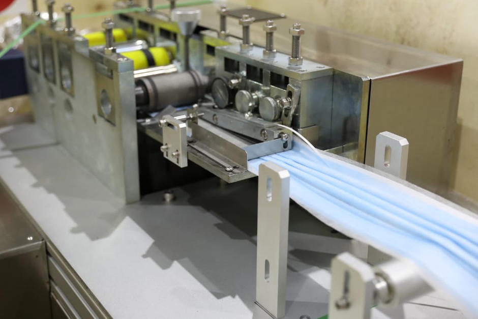 Una m&aacute;quina para hacer mascarillas que fue donada al Gobierno de Guatemala, no est&aacute; funcionando porque necesita ser calibrada. (Foto: Gobierno de Guatemala)