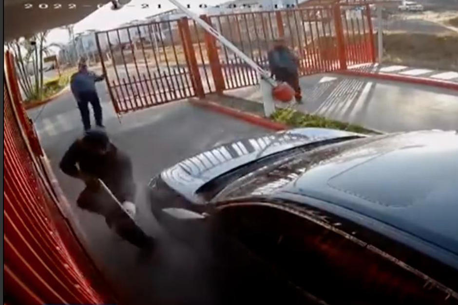 Las autoridades realizan allanamientos para dar con los responsables de la muerte de un vecino del condominio Atanasio 3. (Foto: captura de video)