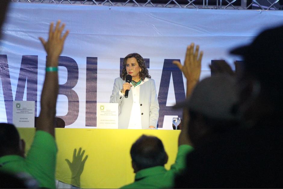 Sandra Torres argumenta que la UNE cuenta con un amparo para realizar asamblea. (Foto: Soy502)