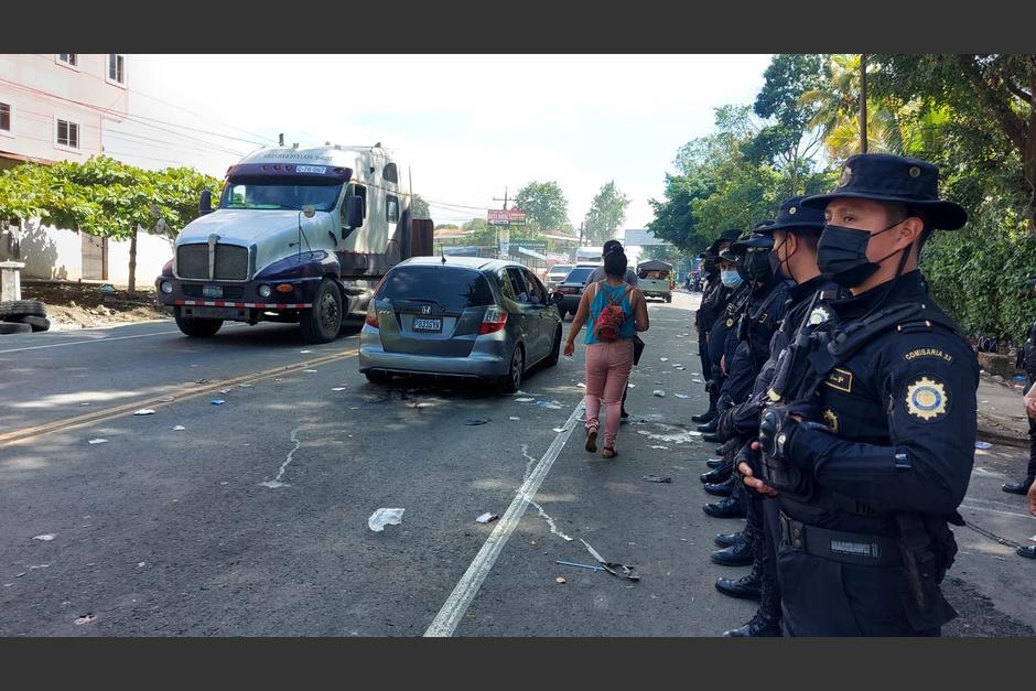 Vecinos de varios municipios mantuvieron un bloqueo en la CA-2 debido a problemas de energ&iacute;a el&eacute;ctrica. El paso fue liberado este lunes. (Foto: Twitter/&nbsp;@viniciogutierr3)&nbsp;