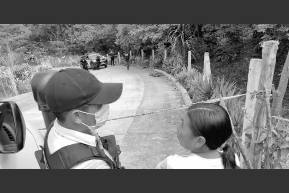 El cad&aacute;ver de una persona fue encontrado envuelto en s&aacute;banas en el Libramiento de Barberena. (Foto:&nbsp;Achuapa Noticias Canal Cinco)