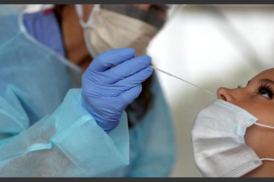 Las personas que tienen síntomas de gripe se les recomienda el hacerse una prueba Covid-19 para descartar la enfermedad. (Foto: Archivo/Soy502)