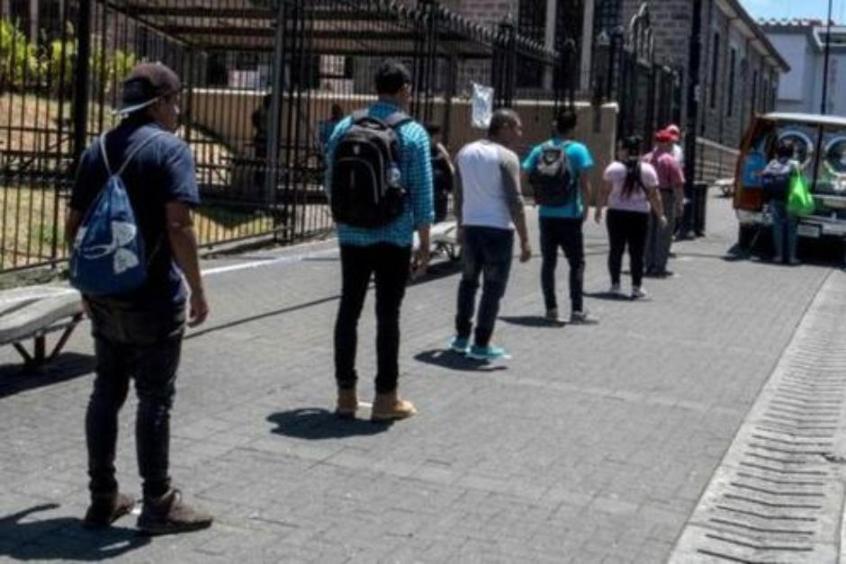 El distanciamiento f&iacute;sico en alerta roja debe ser de 2 metros. (Foto: ilustrativa / gesti&oacute;n.pe)&nbsp;