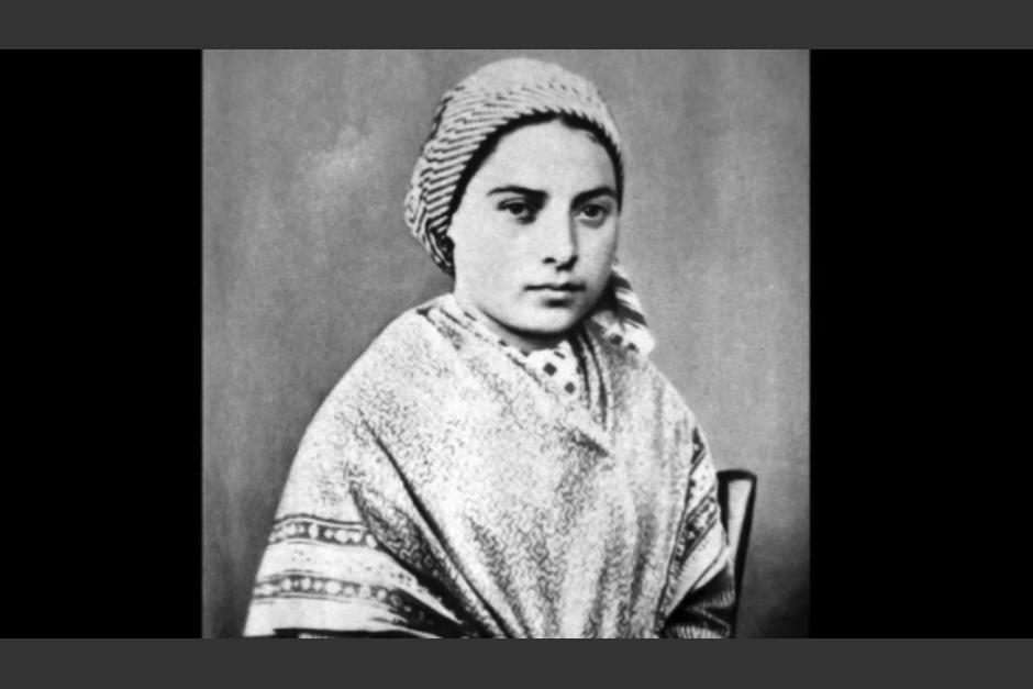 As&iacute; luc&iacute;a Mar&iacute;a Bernardette Soubirous, la ni&ntilde;a que tuvo la aparici&oacute;n de la Virgen de Lourdes 18 veces. (Foto: Infobae)&nbsp;