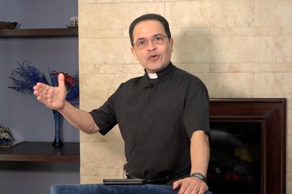 El padre Orlando Aguilar se ir&aacute; pronto de Guatemala. (Foto: captura de video)&nbsp;