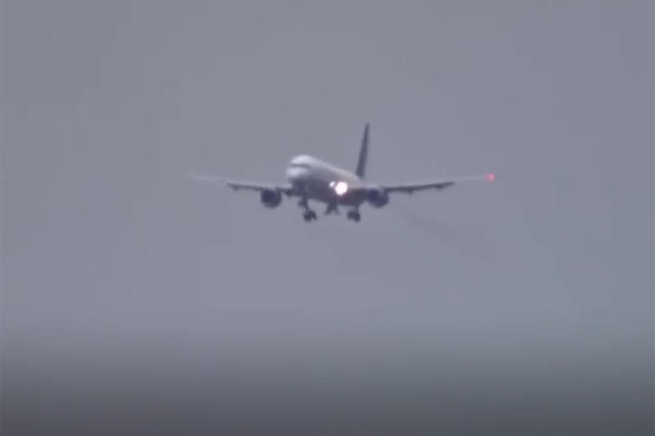 El avi&oacute;n el que se trasladaba el plantel del Manchester City sufri&oacute; desperfectos en el aire y debieron aterrizar en otro aeropuerto. (Foto: Footy Acumulators / Twitter)