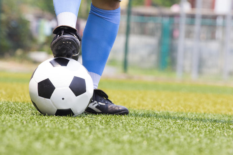 Carlos Barros, jugador de Plataneros FC se desplomó durante un partido frente a Suchitepéquez. (Foto: Shutterstock)