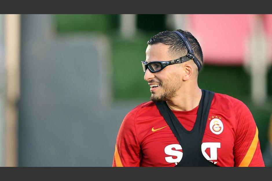 Omar Elabdellaoui nunca se rindi&oacute; y ha vuelto a pisar una cancha de f&uacute;tbol tras el accidente que casi le cuesta la vista. (Foto: Galatasaray)